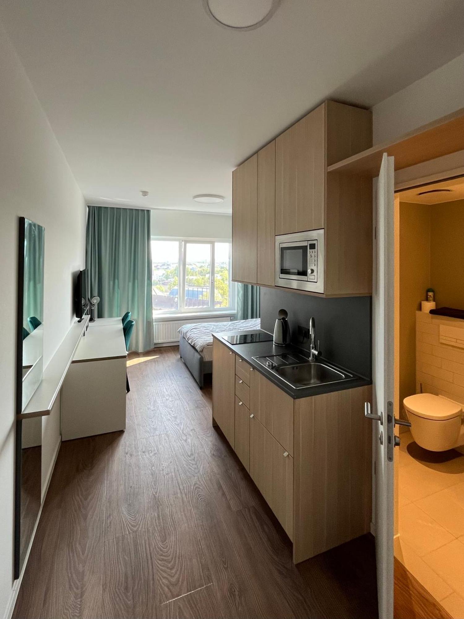 Studio Apartment Uber Den Wolken Берлин Екстериор снимка